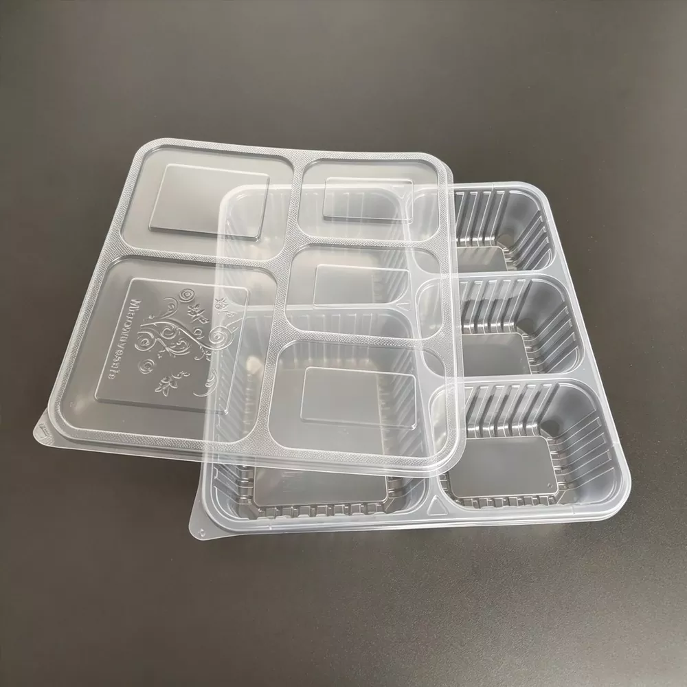 Daugkartinio naudojimo plastikinė priešpiečių dėžutė su skyreliais Daugkartinio naudojimo plastikinė priešpiečių dėžutė su skyreliais